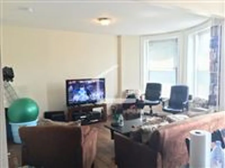 1958 Beacon St #5E — Photo 1