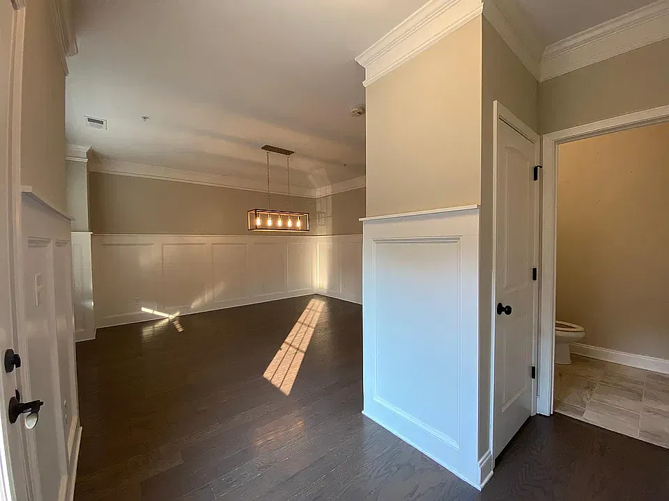 3 bed, 3.5 bath, 2388 sqft, $2,500 — Photo 2