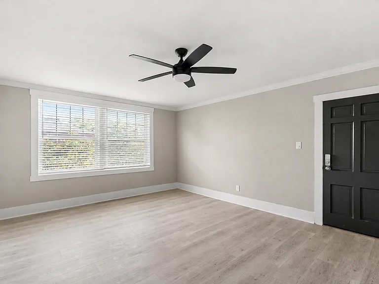 7560 Byron Pl — Photo 7