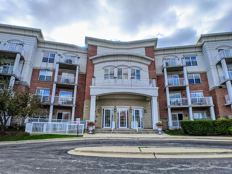 601 W Rand Rd #215 — Photo 1