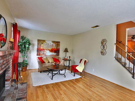 5th image of 130 Baroni Ave APT 1
