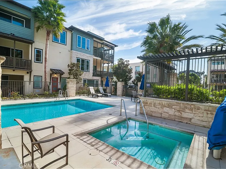 1519 Doheny Way — Photo 32