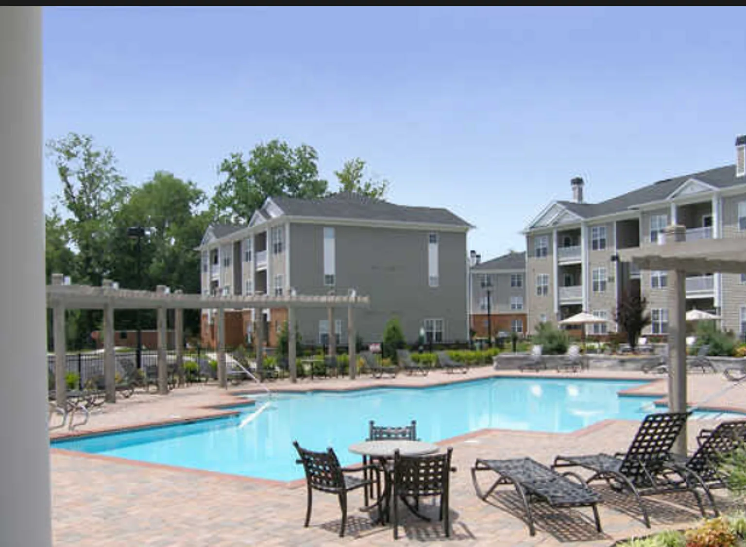 Eagle Harbor Apartments — Photo 3