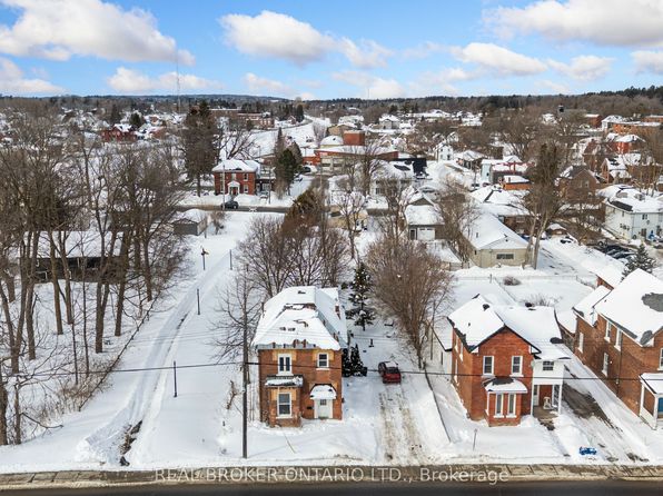 42 Daniel St N, Arnprior, ON K7S 2K5