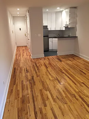 Rented by Metropolis Real Estate of Manhattan | media 32