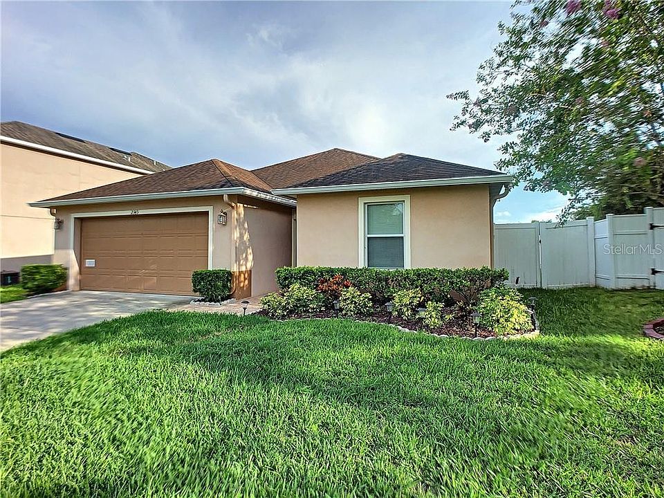 1st image of 2343 Plantation Oak Dr