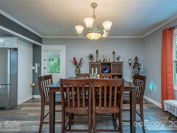 5th image of 144 Pinehurst Dr