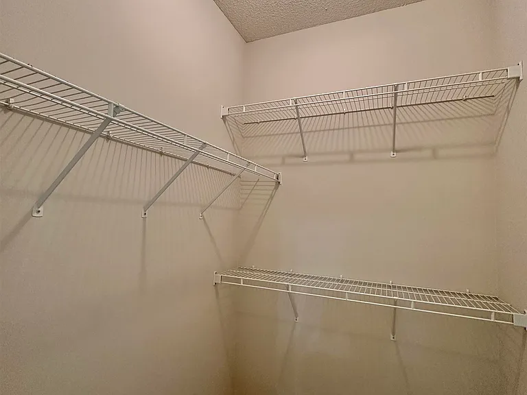 596 Ashley Glen Cir W — Photo 16