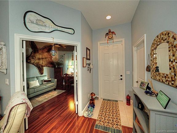 5th image of 612 NE Canoe Park Cir