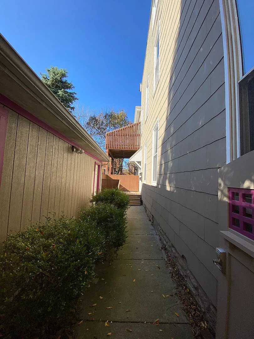 2221 Victor Rental — Photo 4
