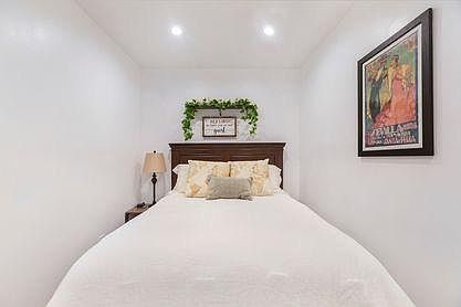 3rd image of 10709 S 5th Ave #1/2