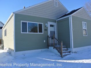 803 7th St NW, Minot, ND 58703