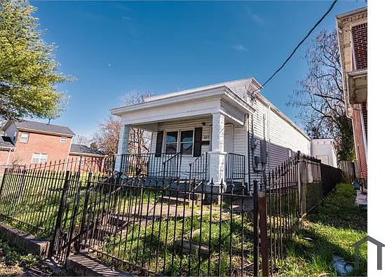3 bed, 1060 sqft, $1,300 — Photo 2