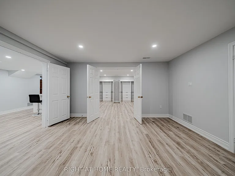 3 Glenayr Rd #LOWER — Photo 21