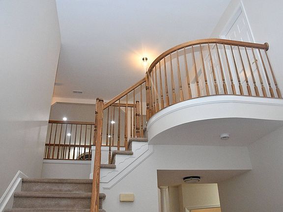 4th image of 325 Kendrick Dr