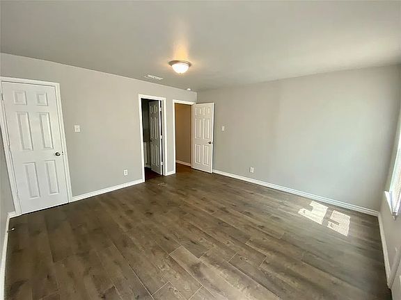3rd image of 1040 E Richmond Ave