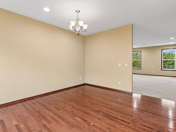 5th image of 10002 Gentian Dr