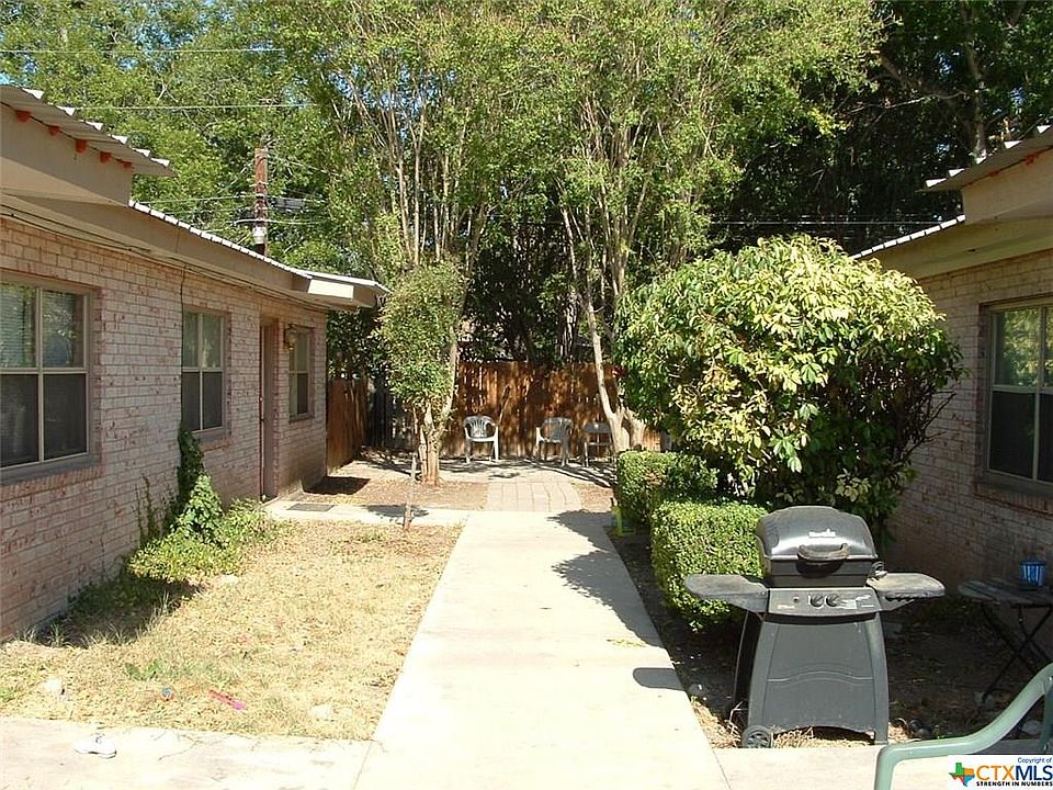 2nd image of 1909 Pecan St APT A