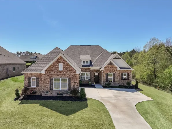 703 Bush Creek Rd, Opelika, AL 36804