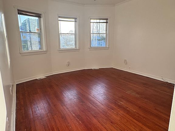 Spacious living room