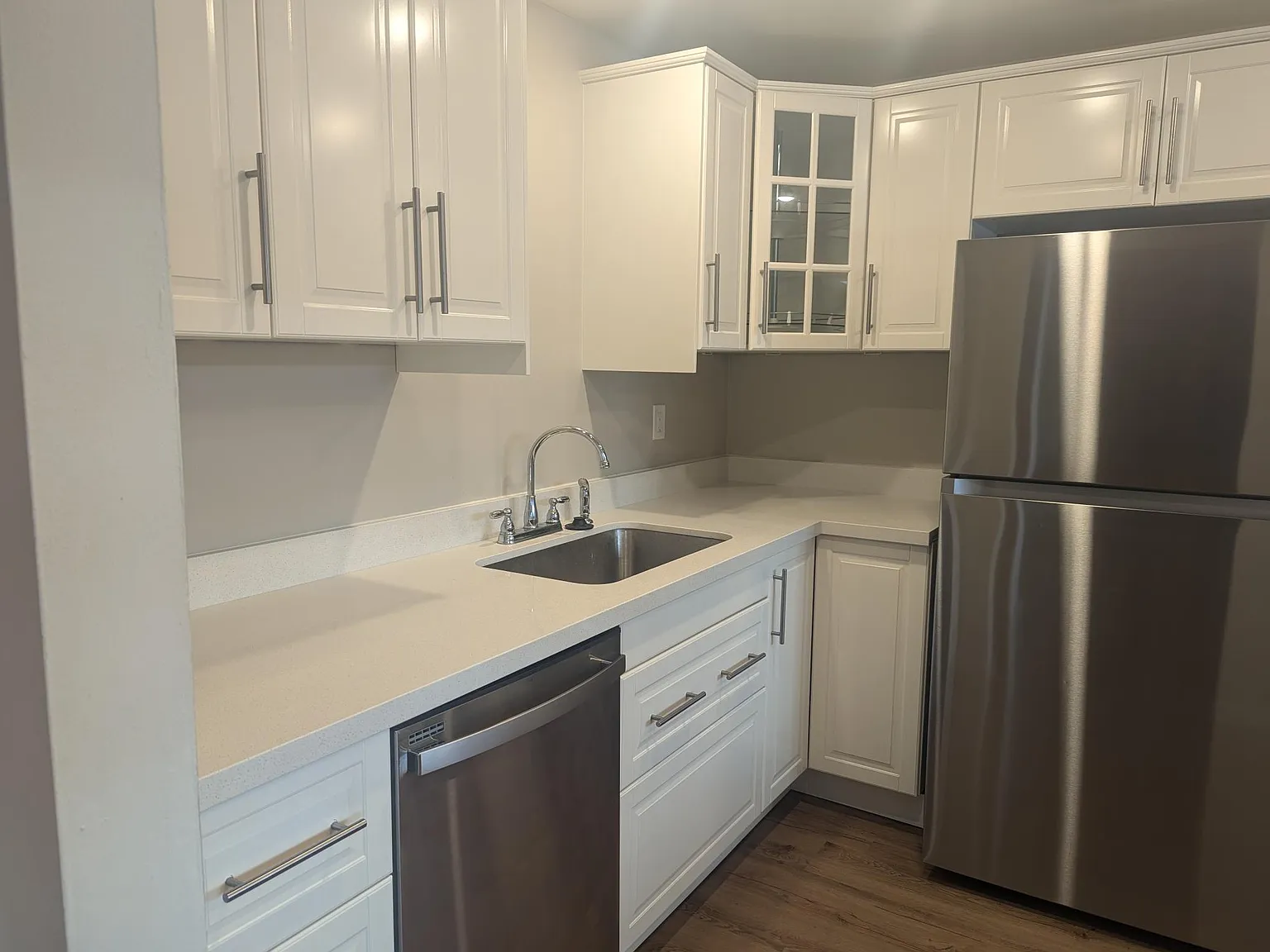 2 bed, 900 sqft, $2,300 — Photo 1