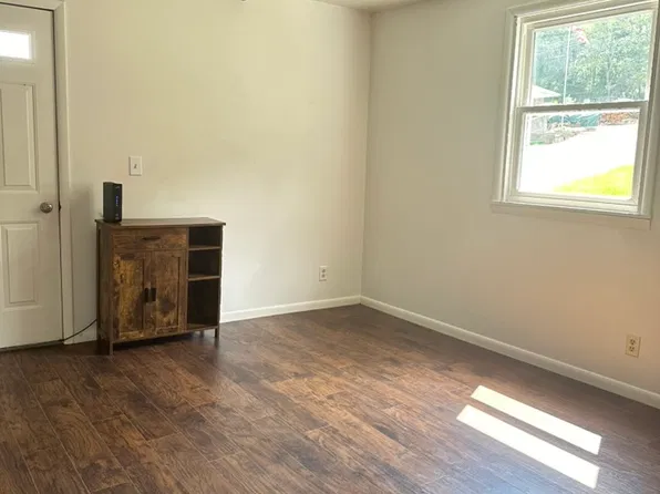 320 Laurel Ln, Tarentum, PA 15084