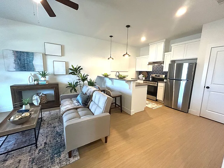 1800 Riverview Drive — Photo 2