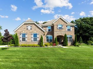 1469 Palatine Dr, Oakland, MI 48363