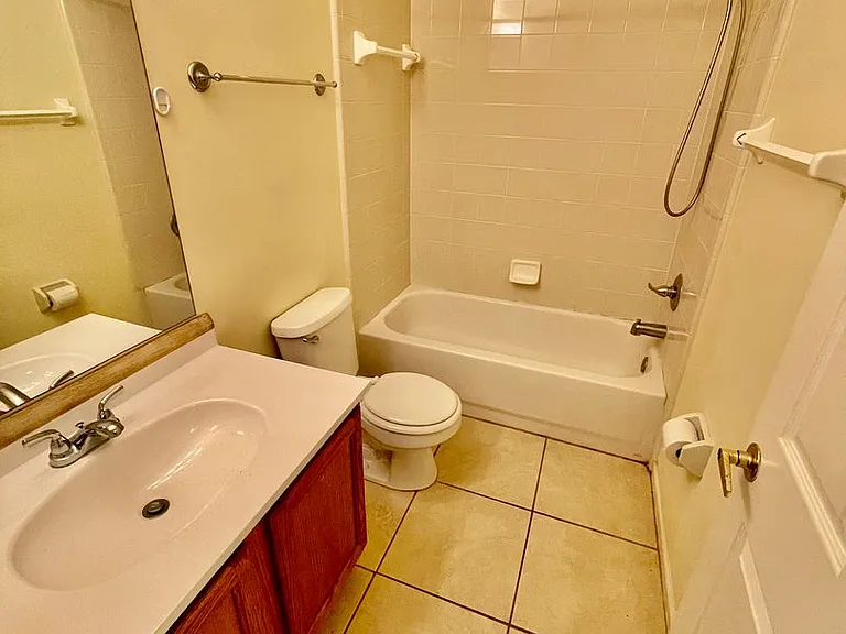 1601 Nectarine St #I6 — Photo 5