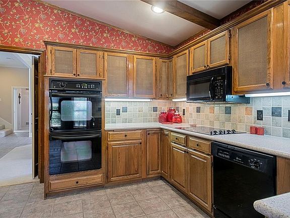 4th image of 2112 Donna Dr