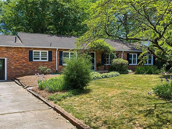 2nd image of 2651 Woodwin Rd