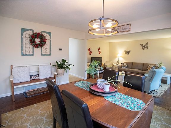 4th image of 32634 Admirals Way