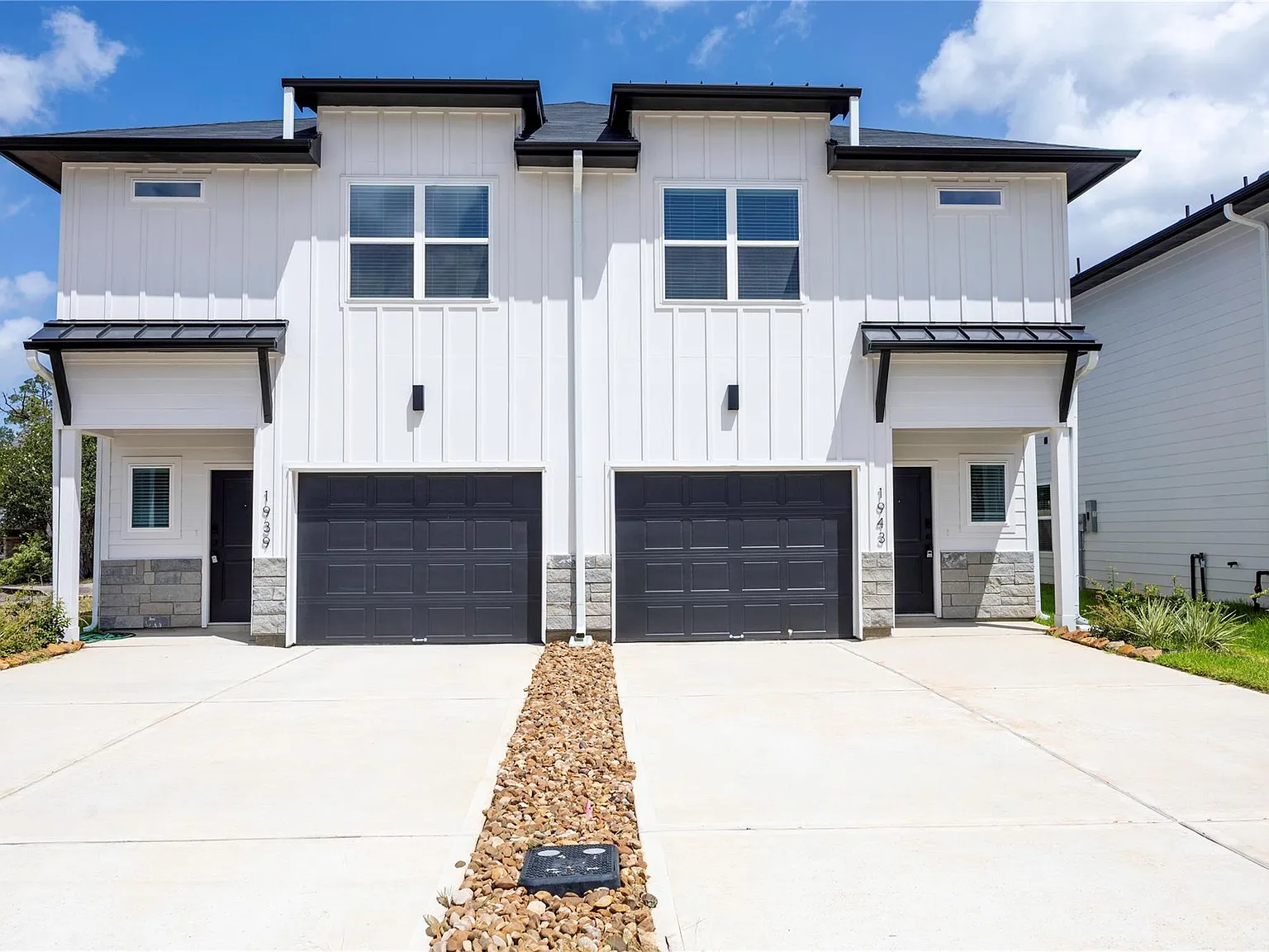 3 bed, 2.5 bath, 1557 sqft, $1,799 — Photo 2