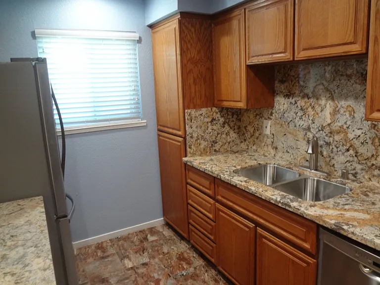 8126 Briar Ridge Ln — Photo 6