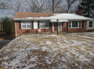 1122 E Parkedge Ln, Saint Louis, MO 63130