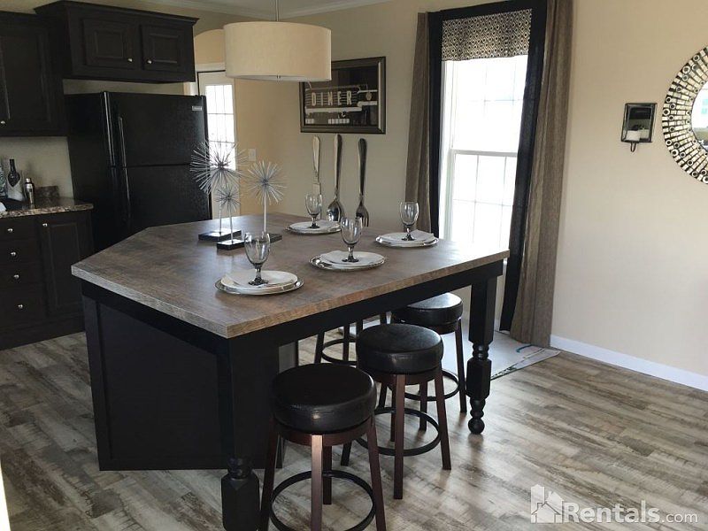 2nd image of 205 Cold Harbor Cir