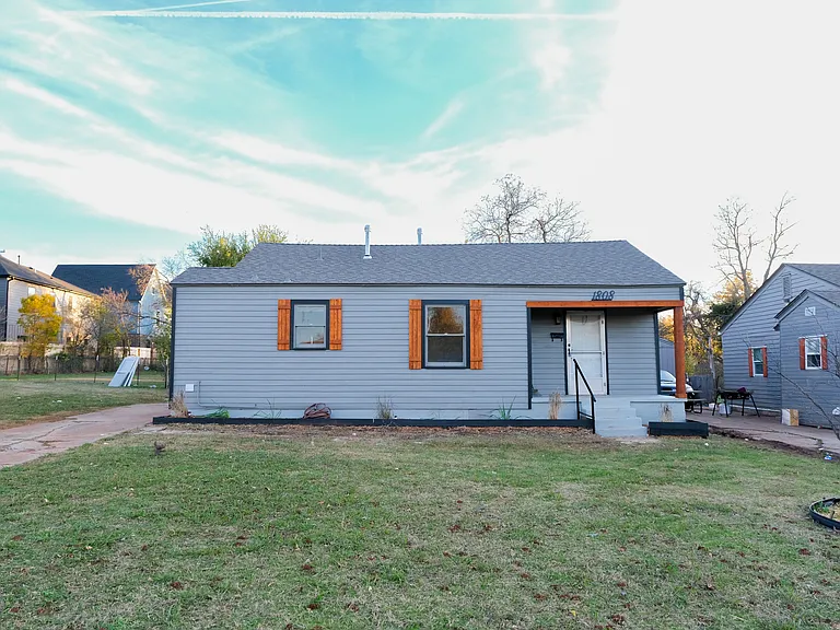 1808 NW 40th St — Photo 3