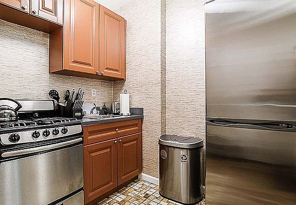 5th image of 439 W 48th St APT 1FE