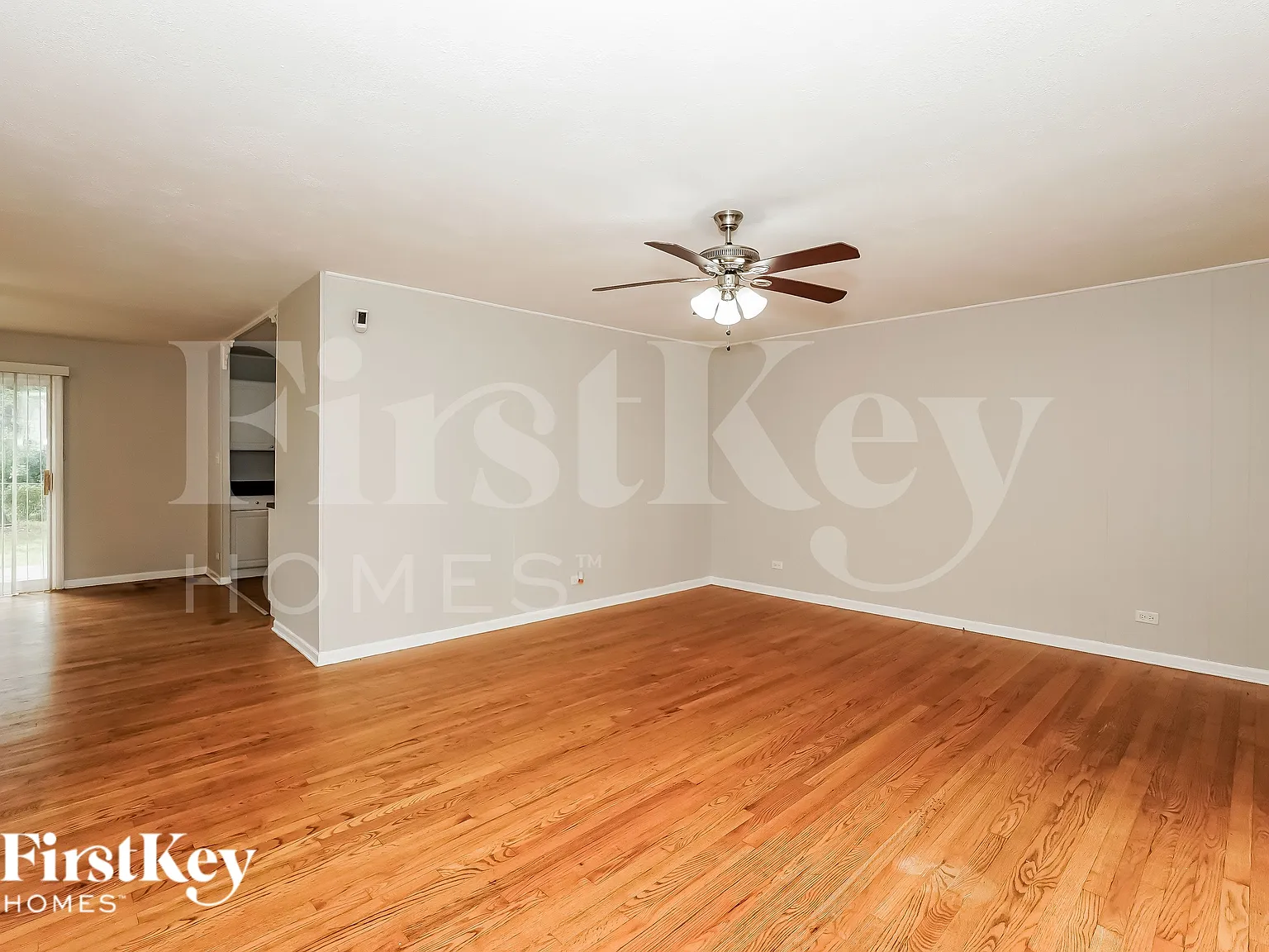 3 bed, 1.5 bath, 1289 sqft, $2,475 — Photo 2