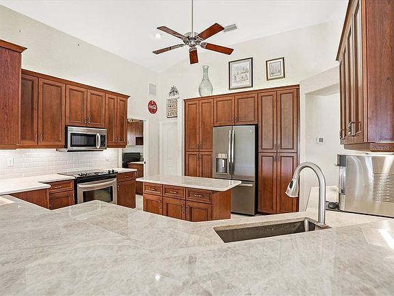 3rd image of 61 PINE VALLEY COURT