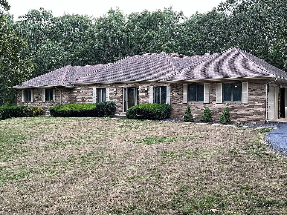 1st image of 807 S Oakwood Dr