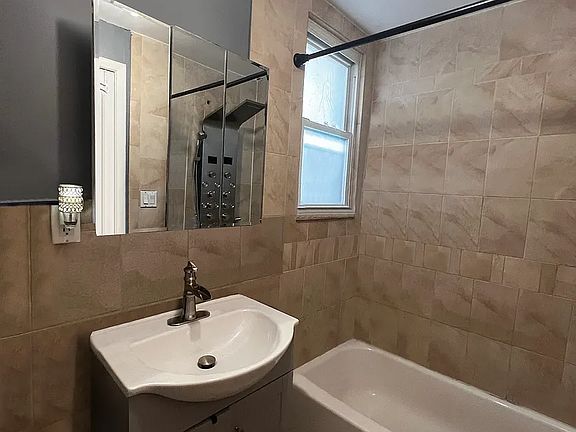 3rd image of 9724 125th St