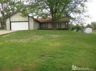 2122 NW Kendall Dr, Topeka, KS 66618