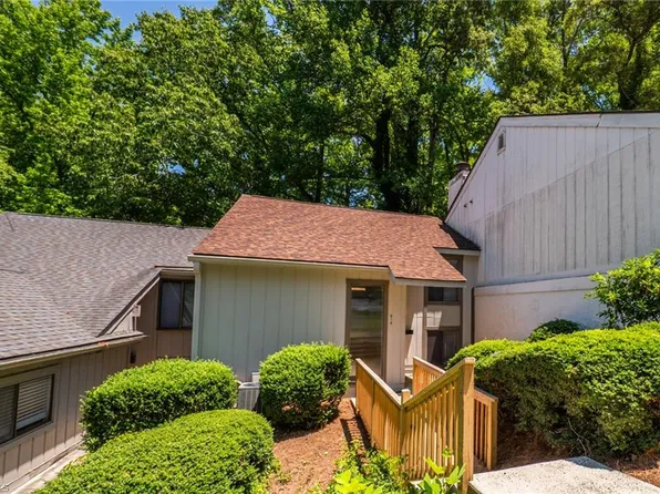 214 Lamplighter Cir, Winston Salem, NC 27104