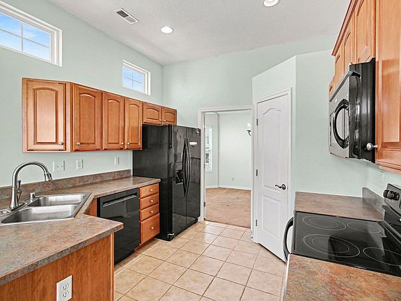 2nd image of 5914 Marble Way