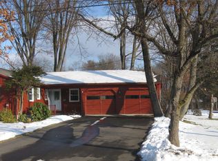 69 Chiswick St, Longmeadow, MA 01106