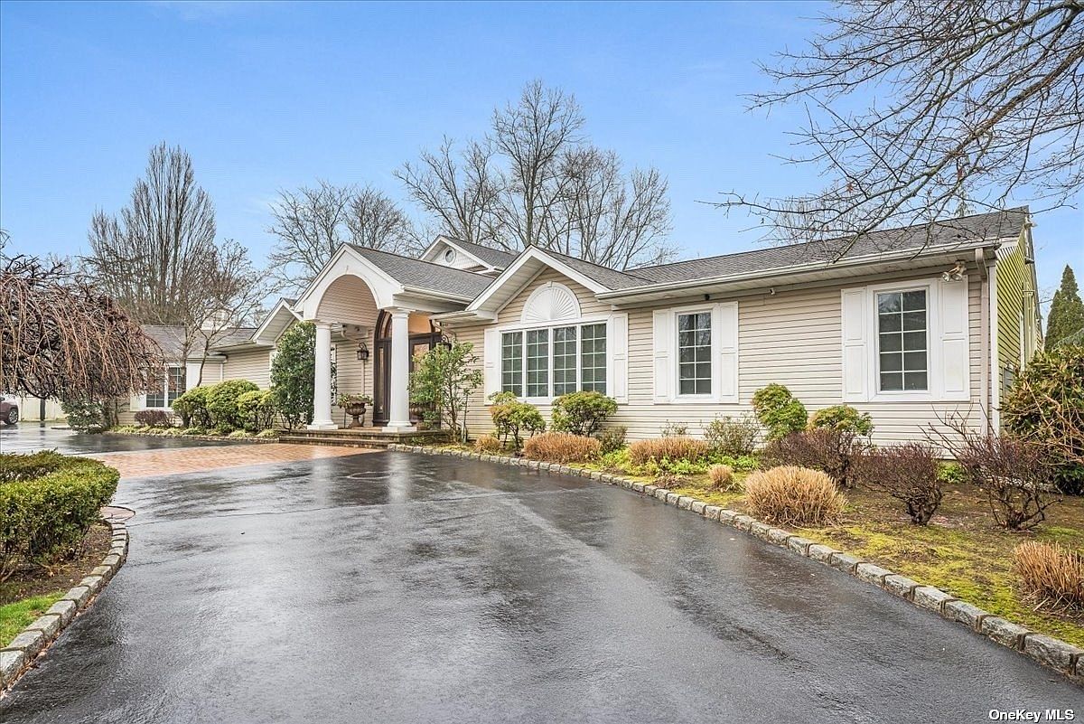 20 Astro Place, Dix Hills, NY 11746 Zillow