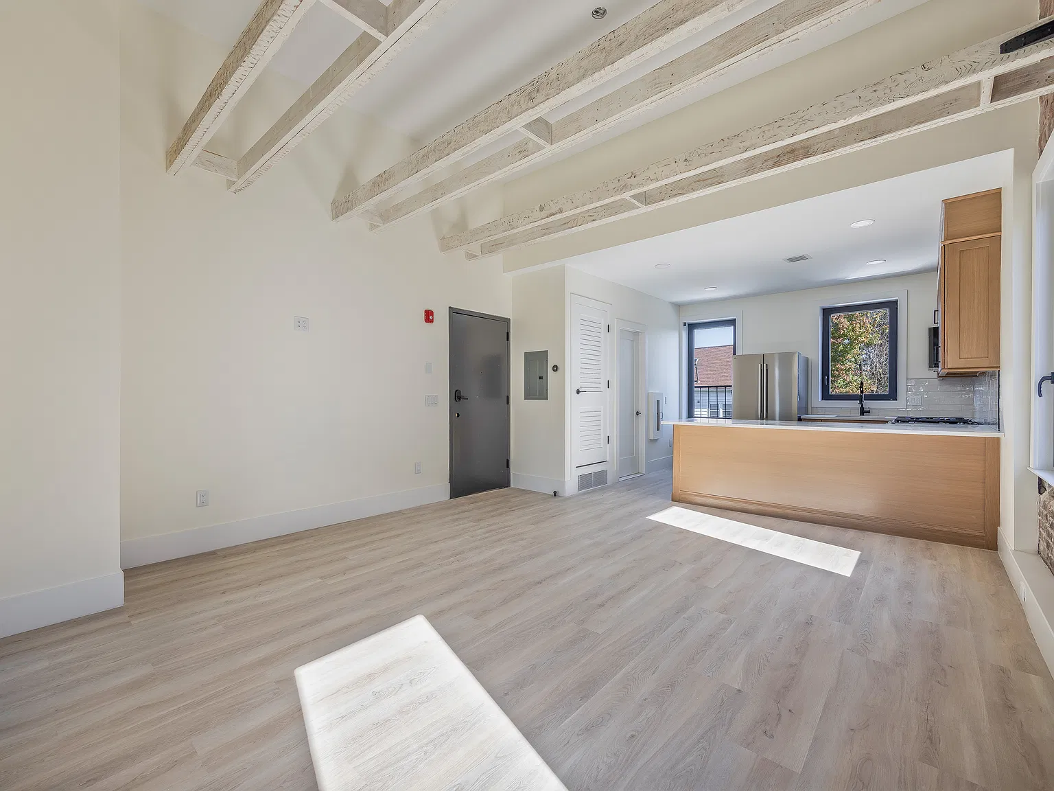 2 bed, 720 sqft, $3,300 — Photo 2