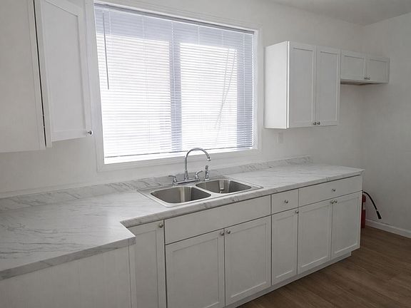 4th image of 4912 Catalpa Ave
