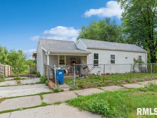 1612 Hershey Ave, Muscatine, IA 52761